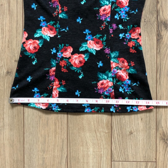 Women’s Kirra Floral Elbow sleeve top size S - Picture 11 of 14